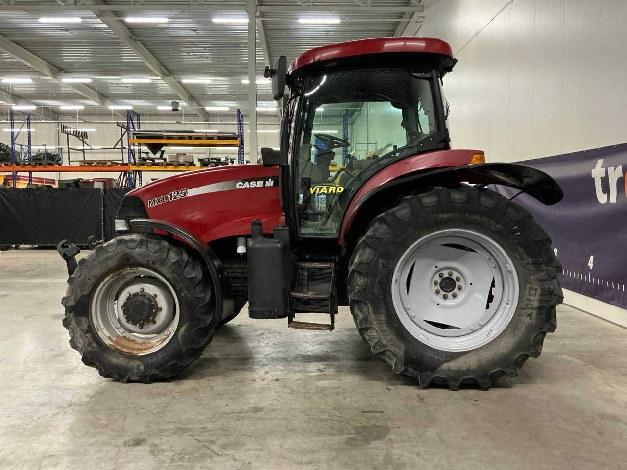 Tractor CASE IH MXU125 ALL-WHEEL DRIVE FARM TRACTOR
