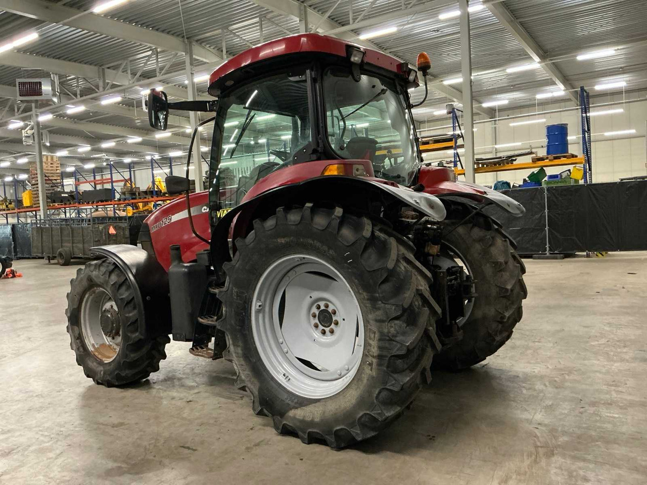 Tractor CASE IH MXU125 ALL-WHEEL DRIVE FARM TRACTOR