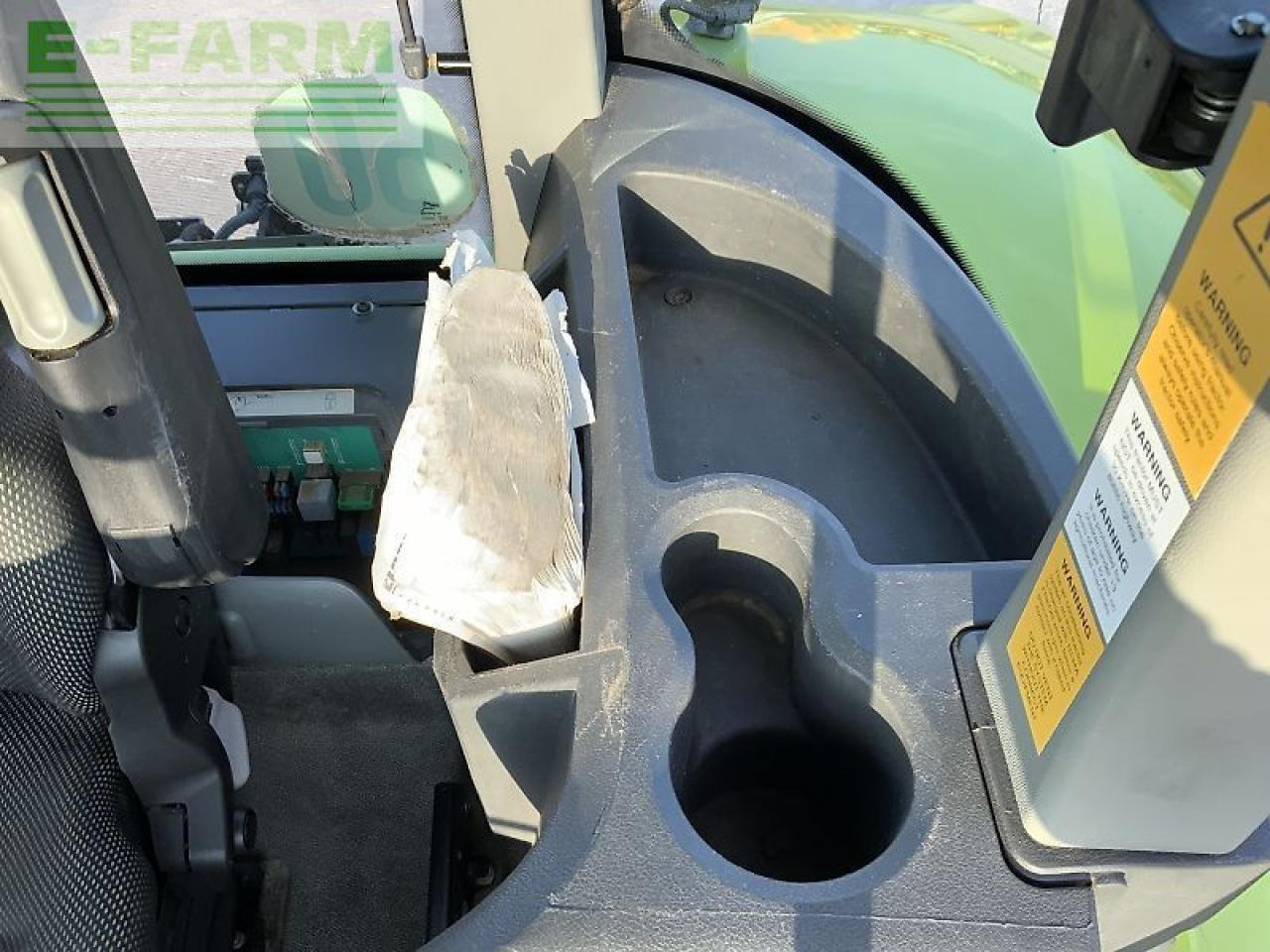 Tractor CLAAS 820 axion tractor (st23326)