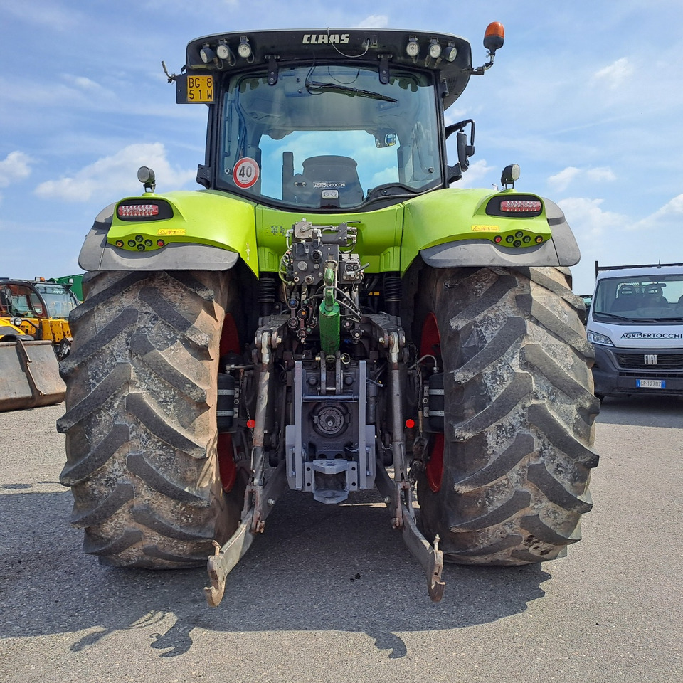 Tractor CLAAS 830 AXION