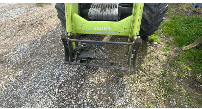 Tractor CLAAS ARION640