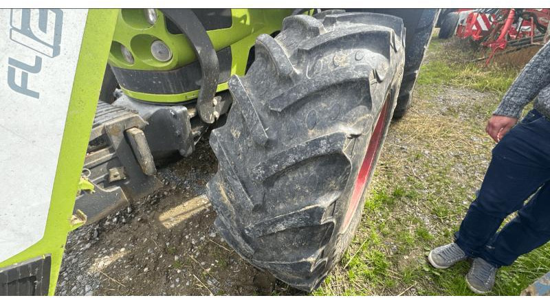 Tractor CLAAS ARION640