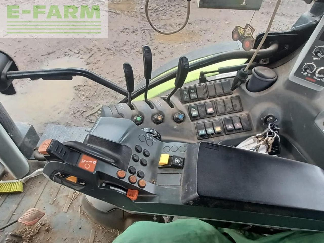 Tractor CLAAS ARION 620
