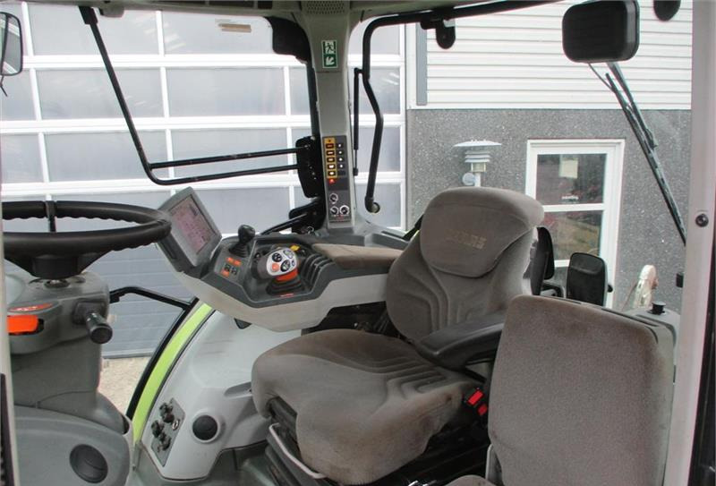 Tractor CLAAS ARION 650 C-Matic med frontlæsser, frontlift og fr
