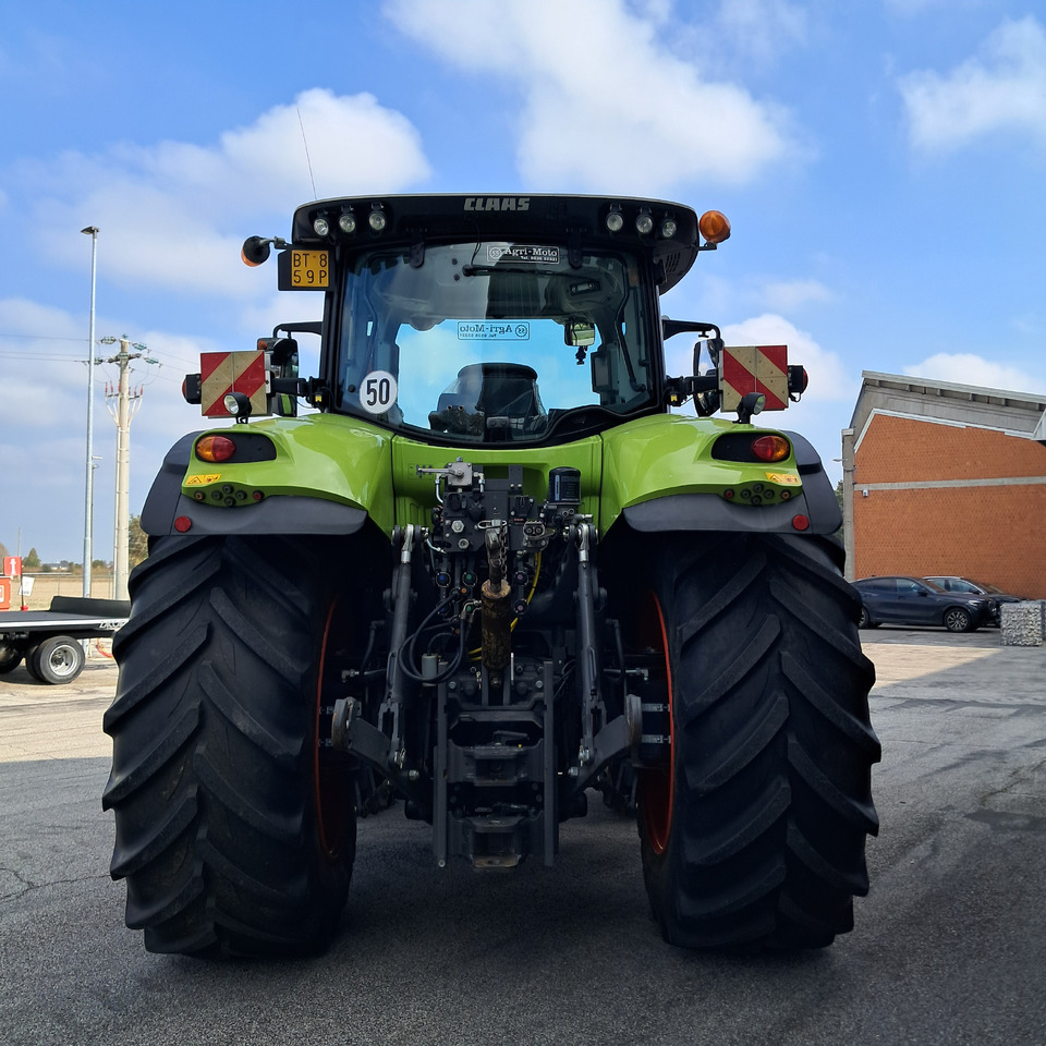Tractor CLAAS AXION 810