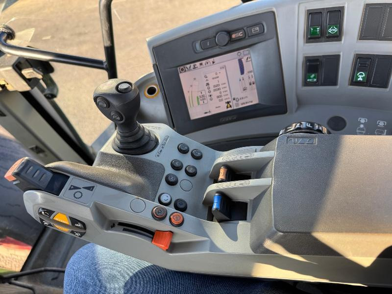 Tractor CLAAS AXION 810 CMATIC