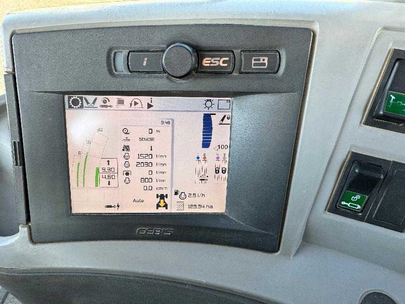 Tractor CLAAS AXION 810 CMATIC