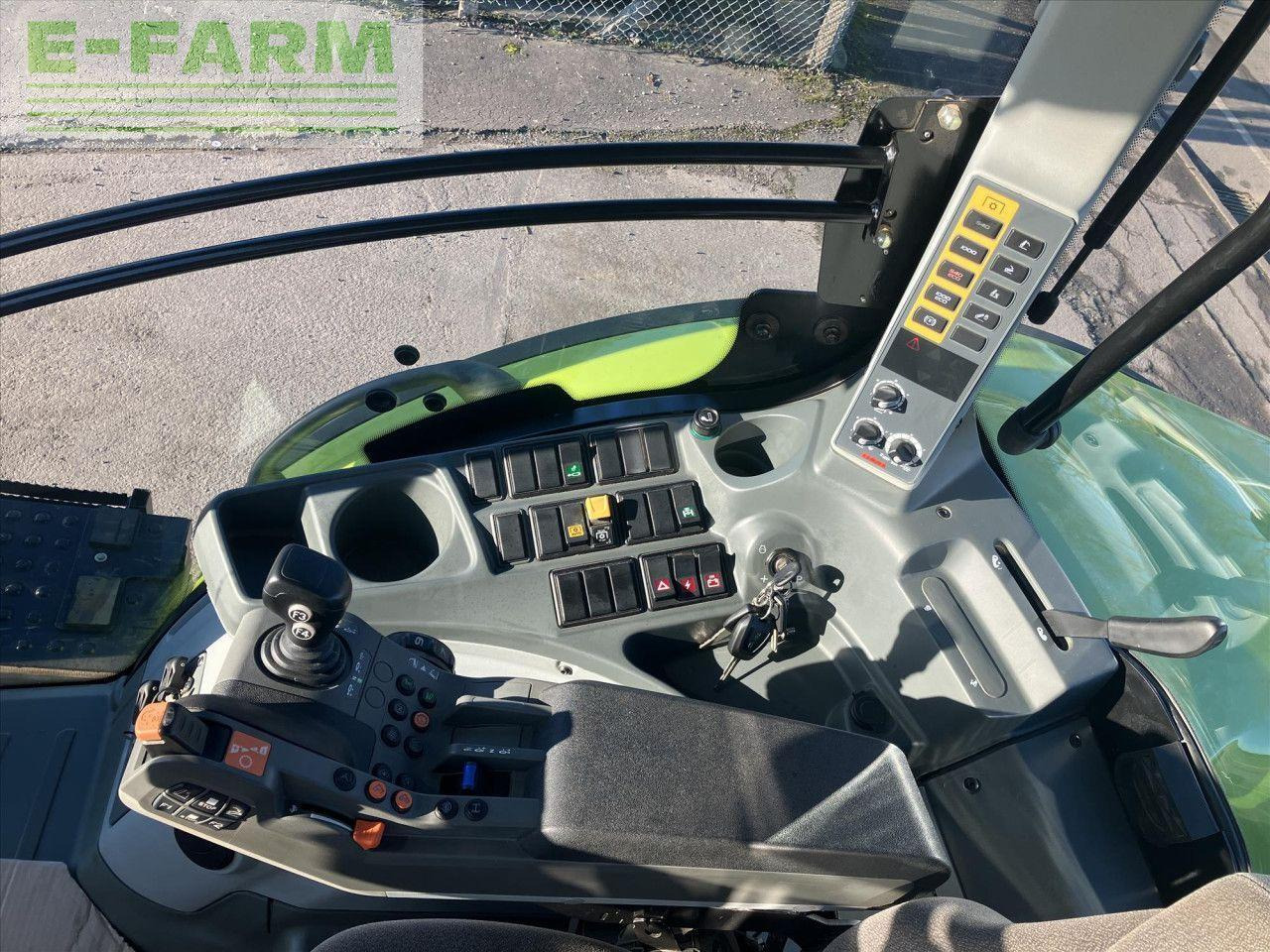 Tractor CLAAS AXION 830