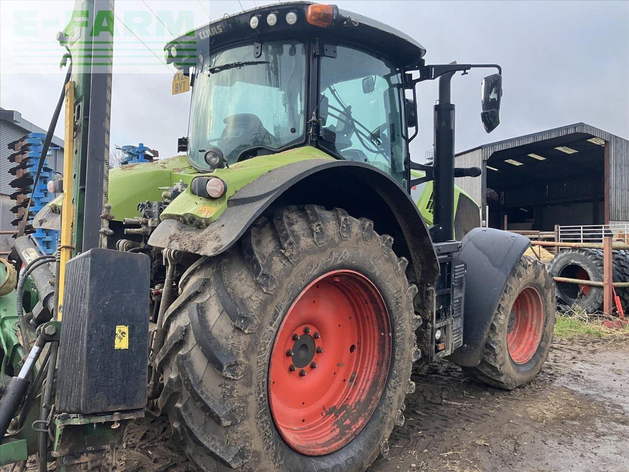 Tractor CLAAS AXION 830