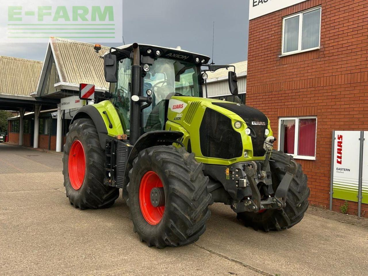 Tractor CLAAS AXION 830