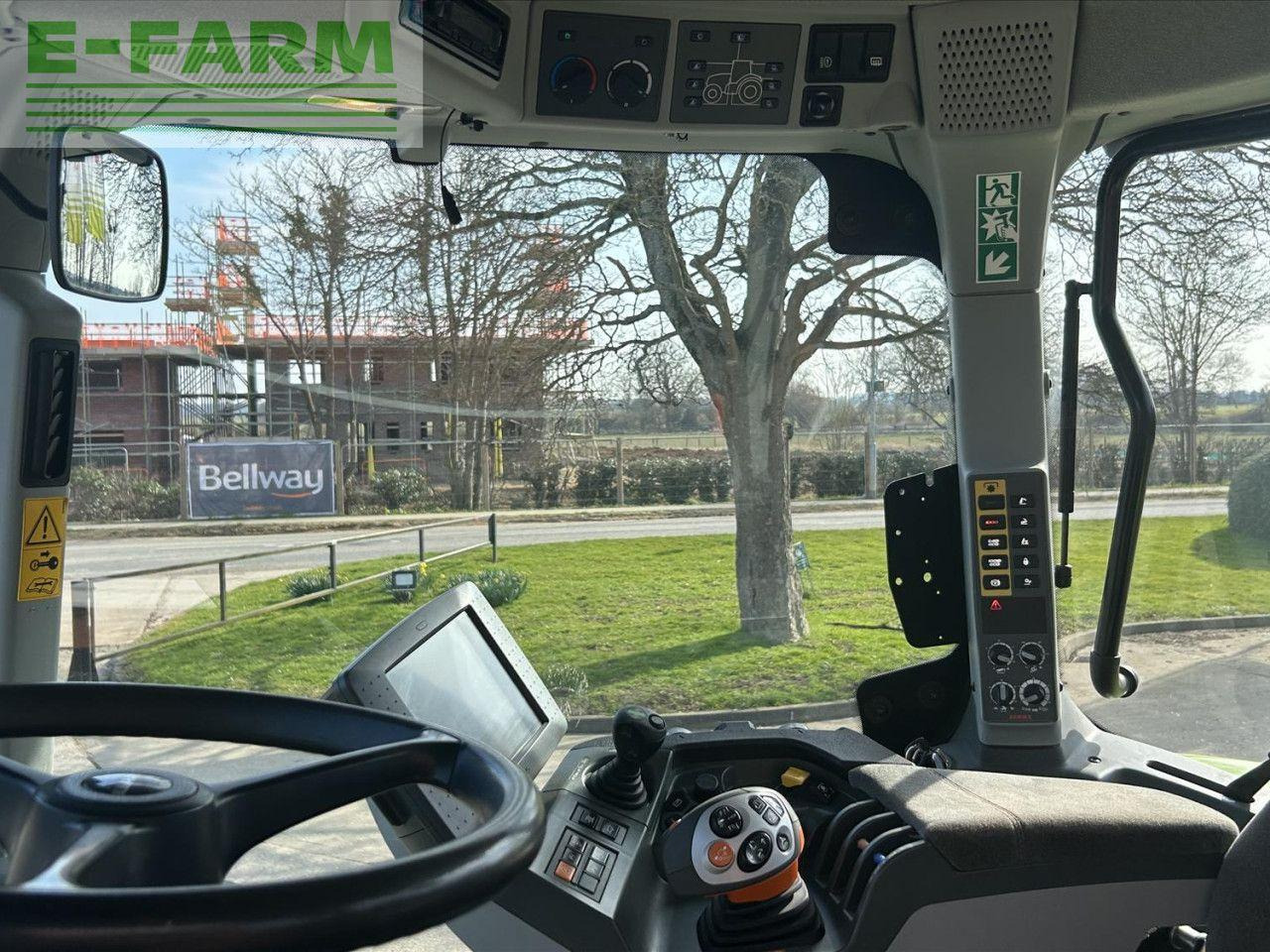 Tractor CLAAS AXION 830