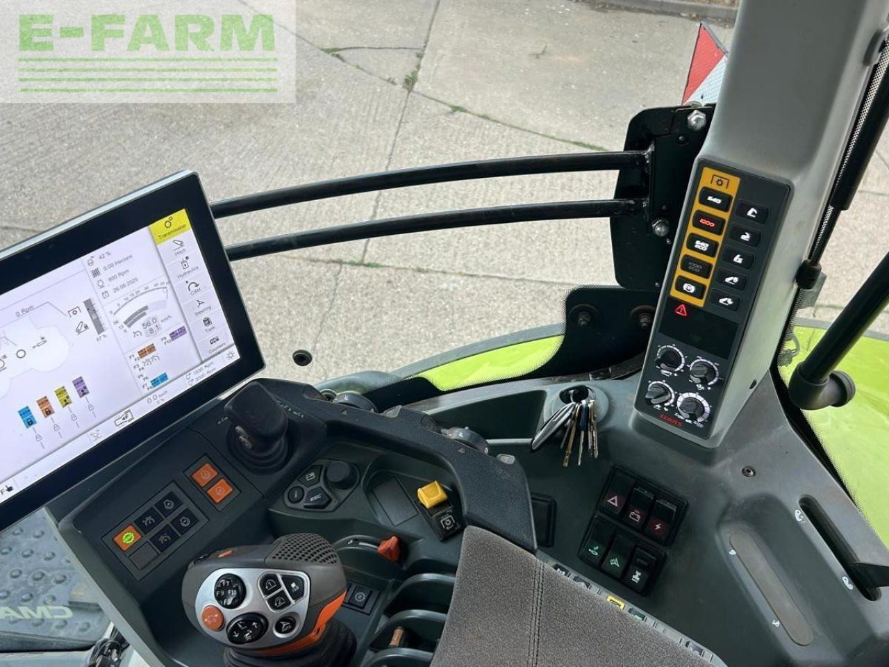 Tractor CLAAS AXION 830