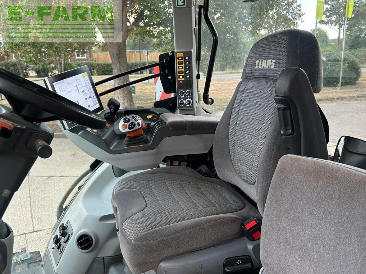 Tractor CLAAS AXION 830