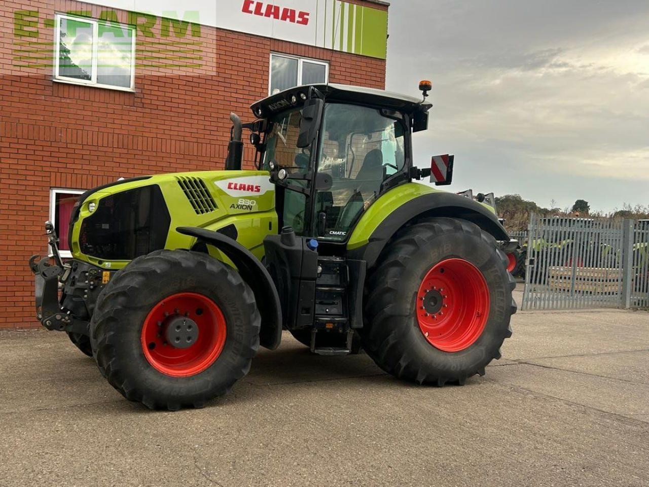 Tractor CLAAS AXION 830