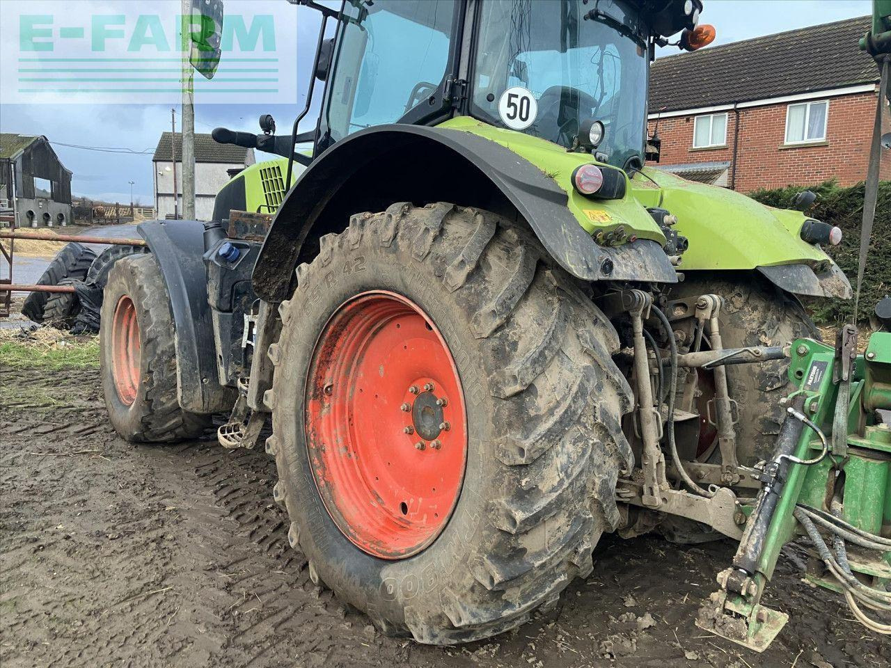 Tractor CLAAS AXION 830