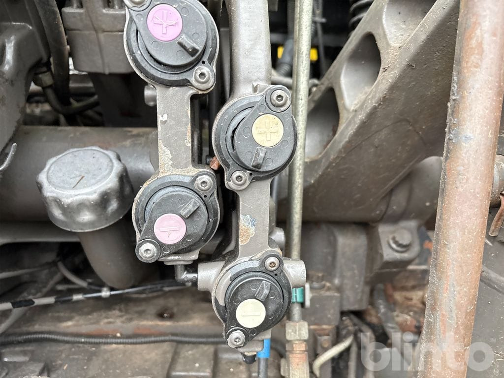 Tractor CLAAS AXION 830