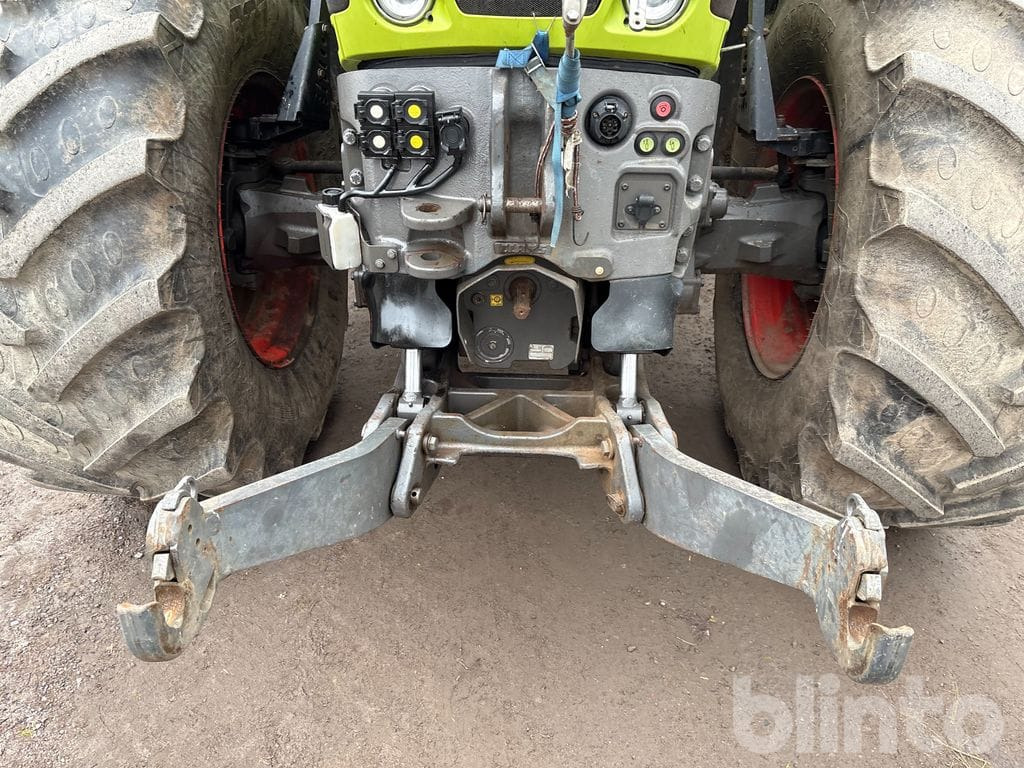 Tractor CLAAS AXION 830