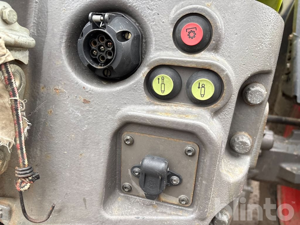 Tractor CLAAS AXION 830