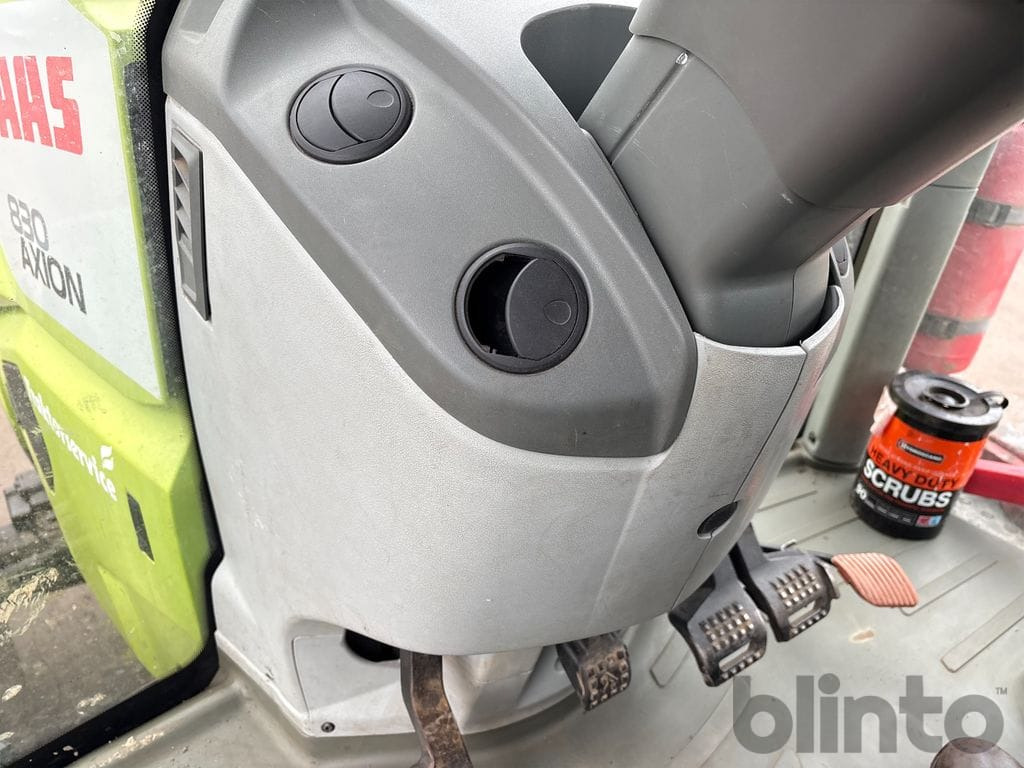 Tractor CLAAS AXION 830