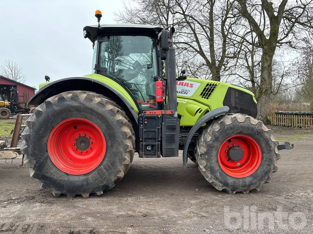 Tractor CLAAS AXION 830