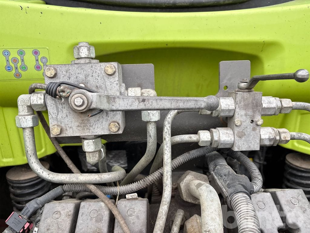 Tractor CLAAS AXION 830