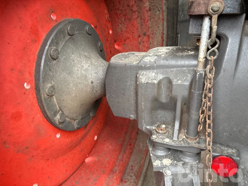 Tractor CLAAS AXION 830