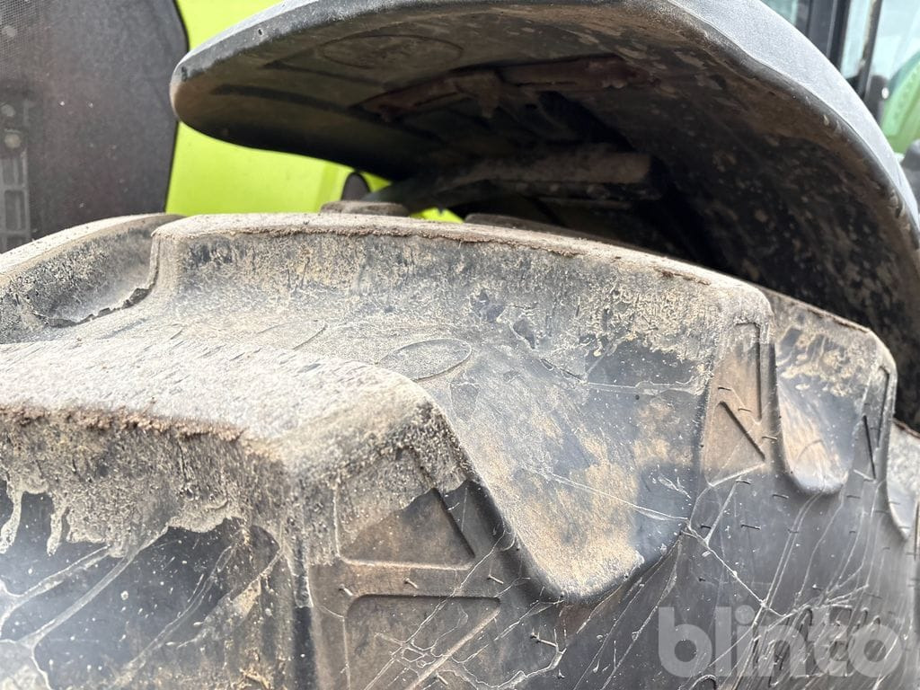 Tractor CLAAS AXION 830