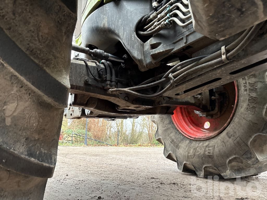 Tractor CLAAS AXION 830