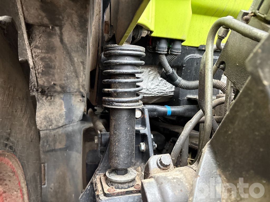 Tractor CLAAS AXION 830