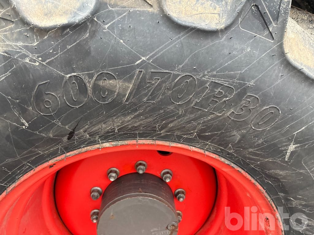 Tractor CLAAS AXION 830