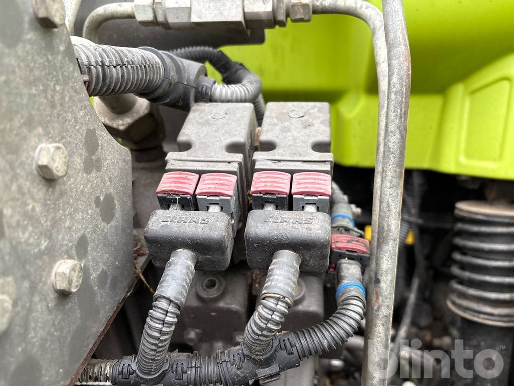 Tractor CLAAS AXION 830