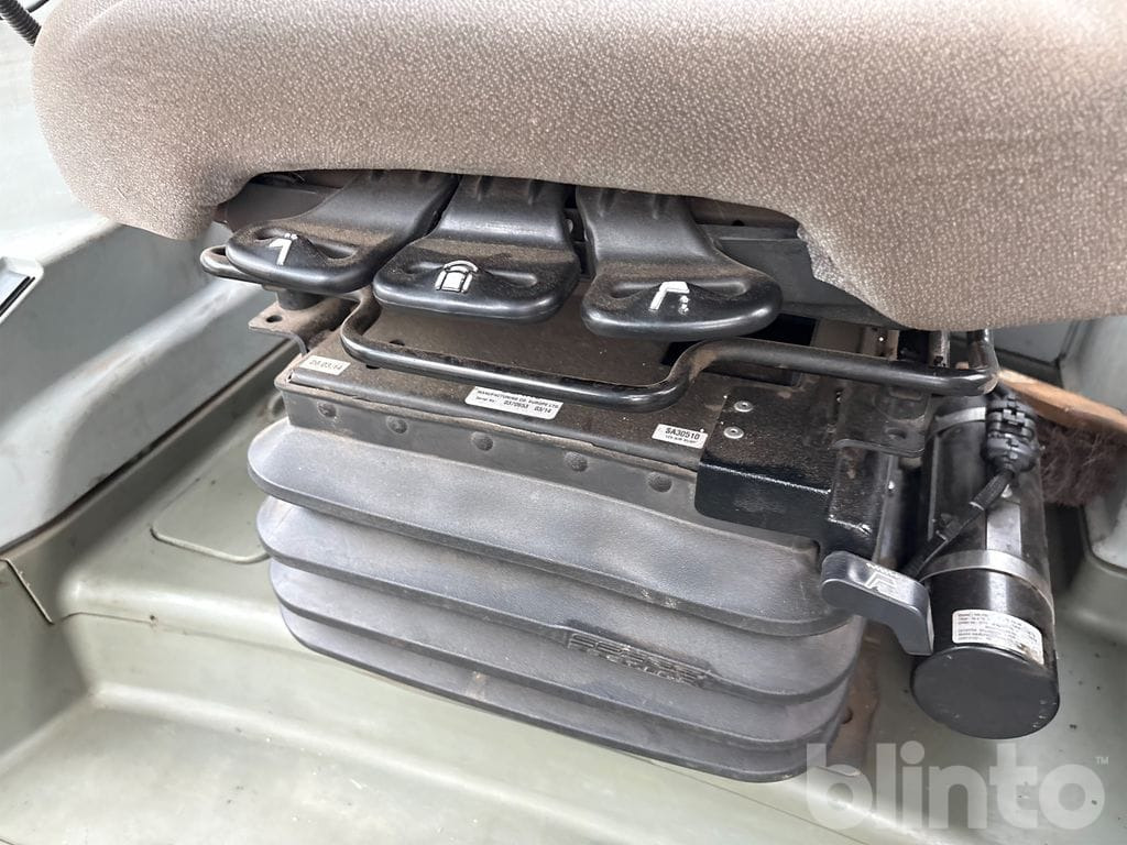 Tractor CLAAS AXION 830