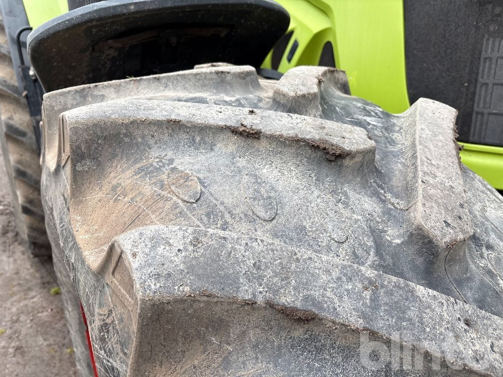 Tractor CLAAS AXION 830