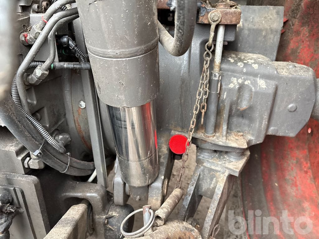 Tractor CLAAS AXION 830