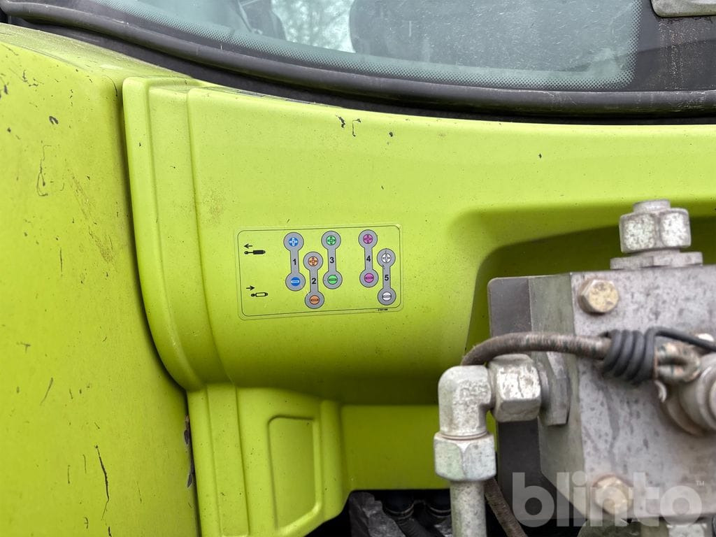 Tractor CLAAS AXION 830