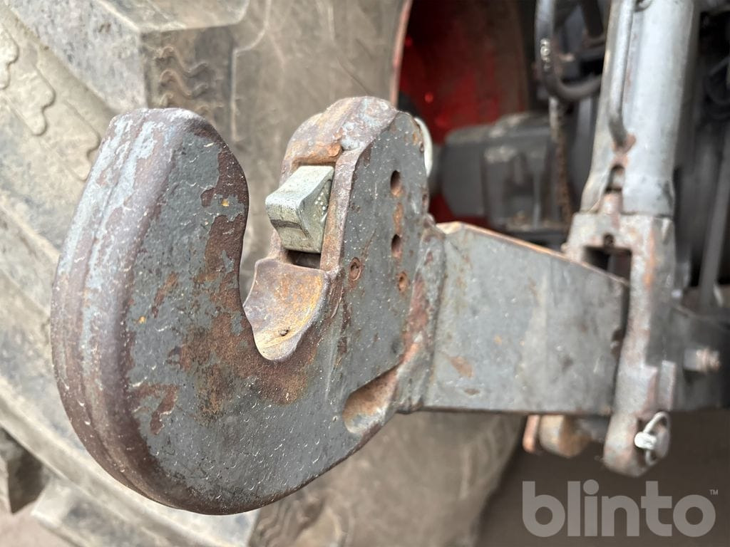 Tractor CLAAS AXION 830