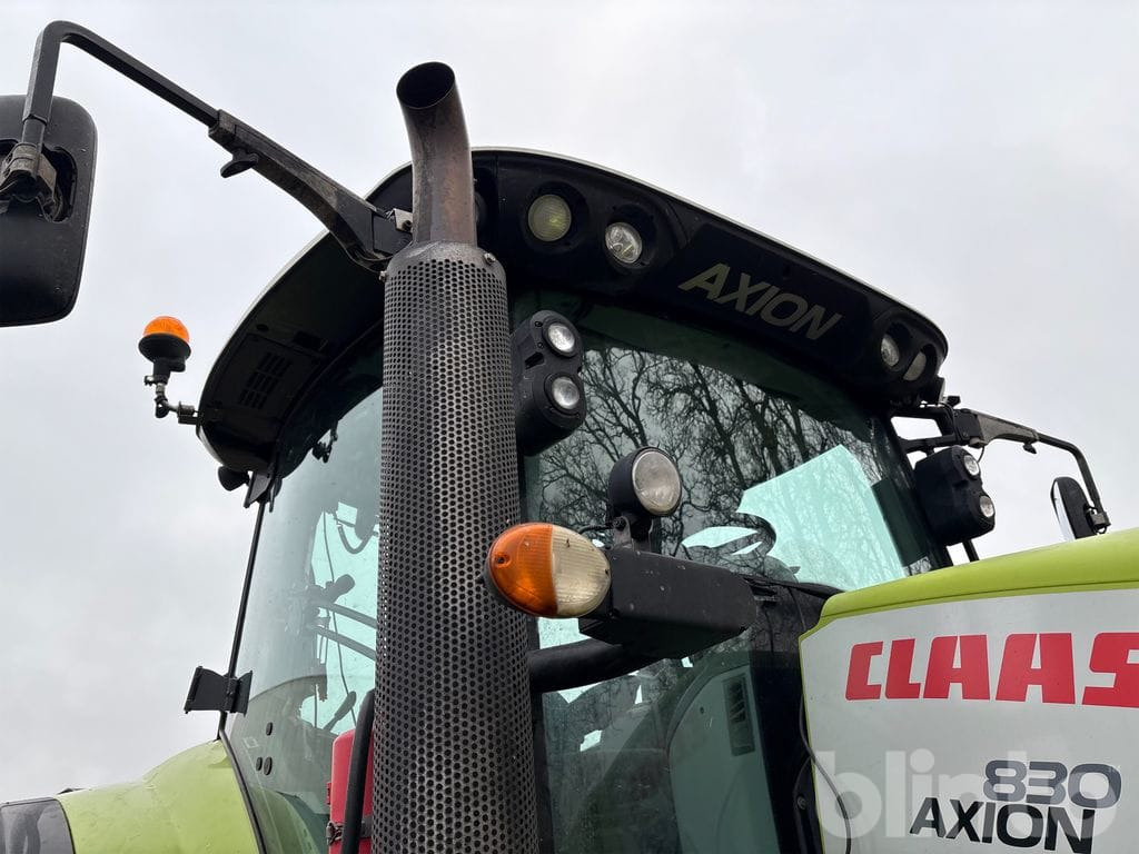 Tractor CLAAS AXION 830