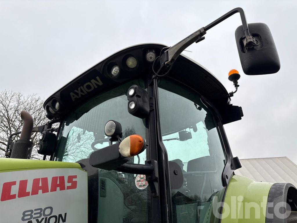 Tractor CLAAS AXION 830