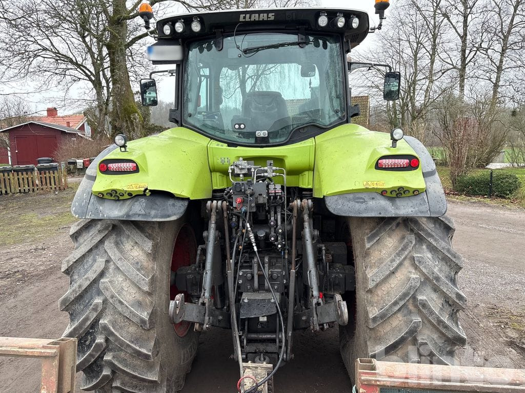 Tractor CLAAS AXION 830