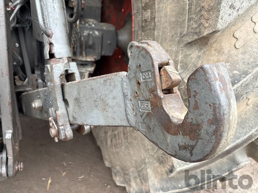 Tractor CLAAS AXION 830