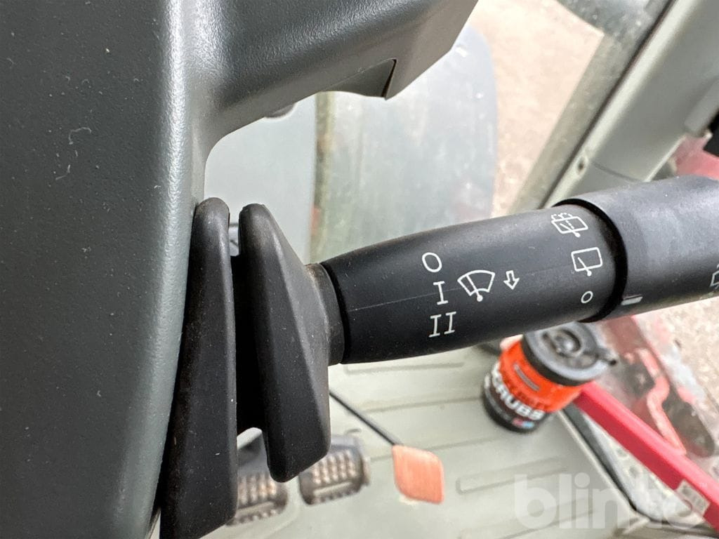 Tractor CLAAS AXION 830