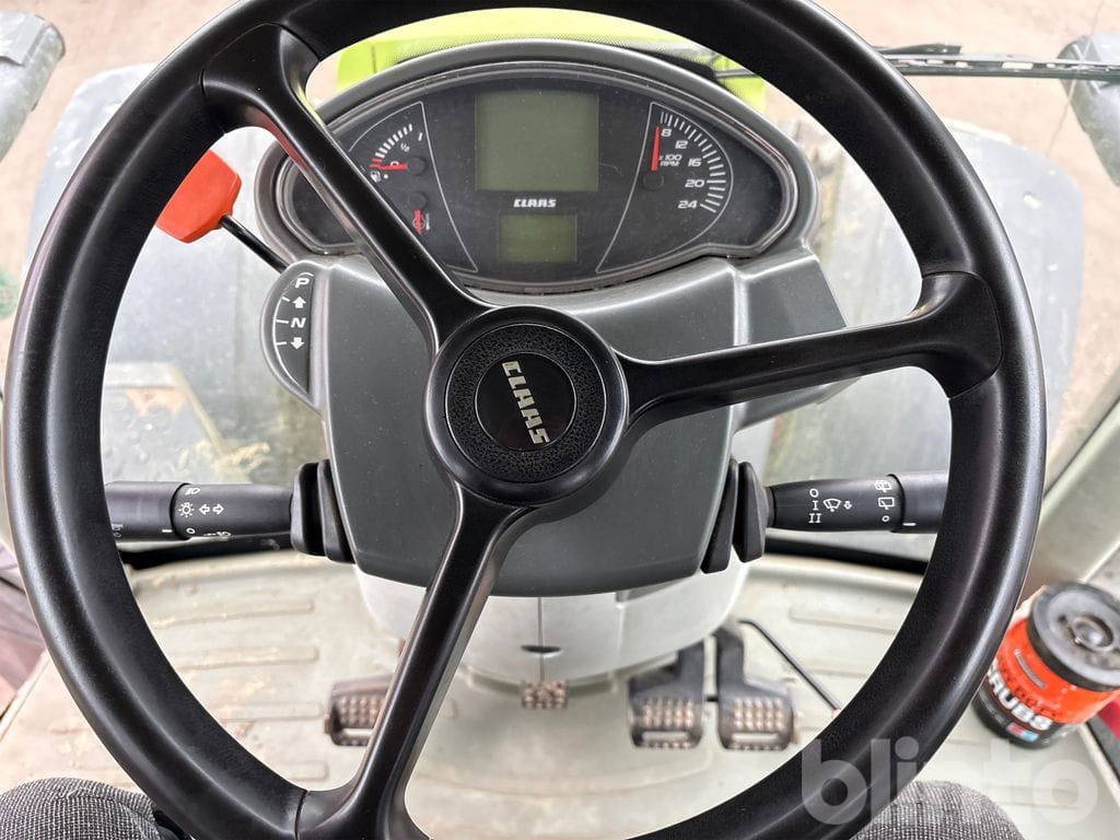 Tractor CLAAS AXION 830