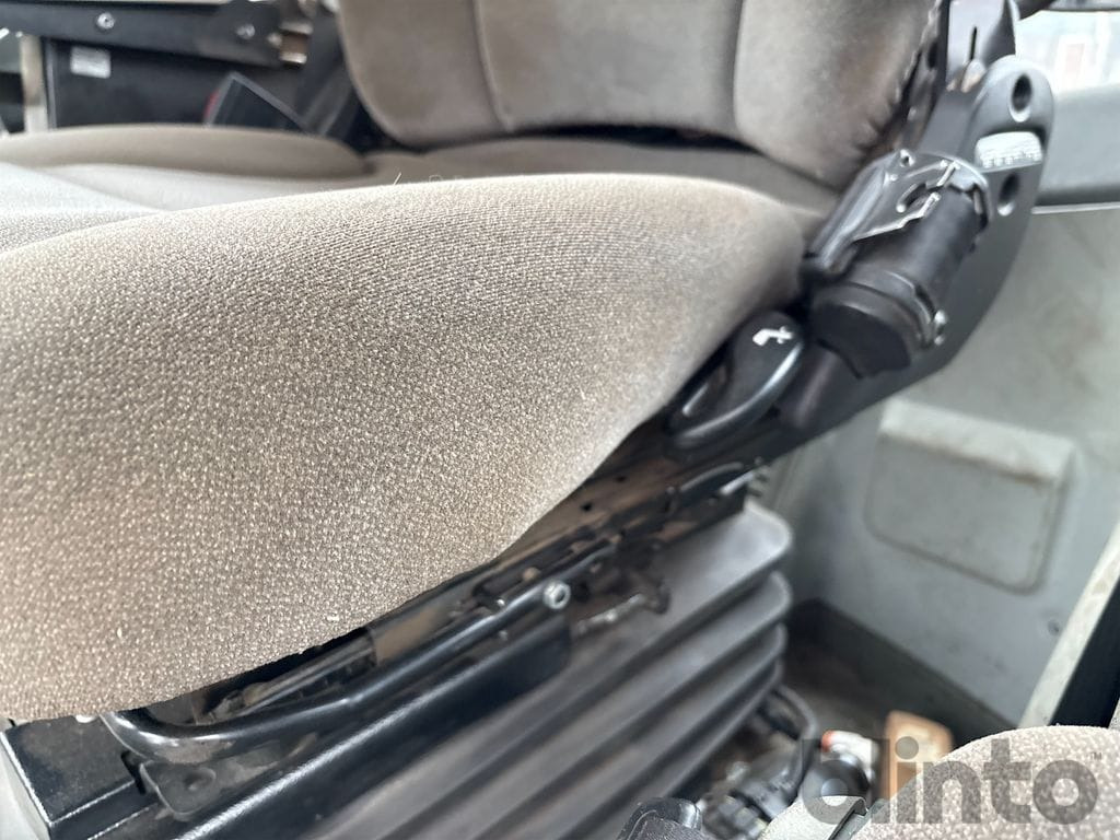 Tractor CLAAS AXION 830