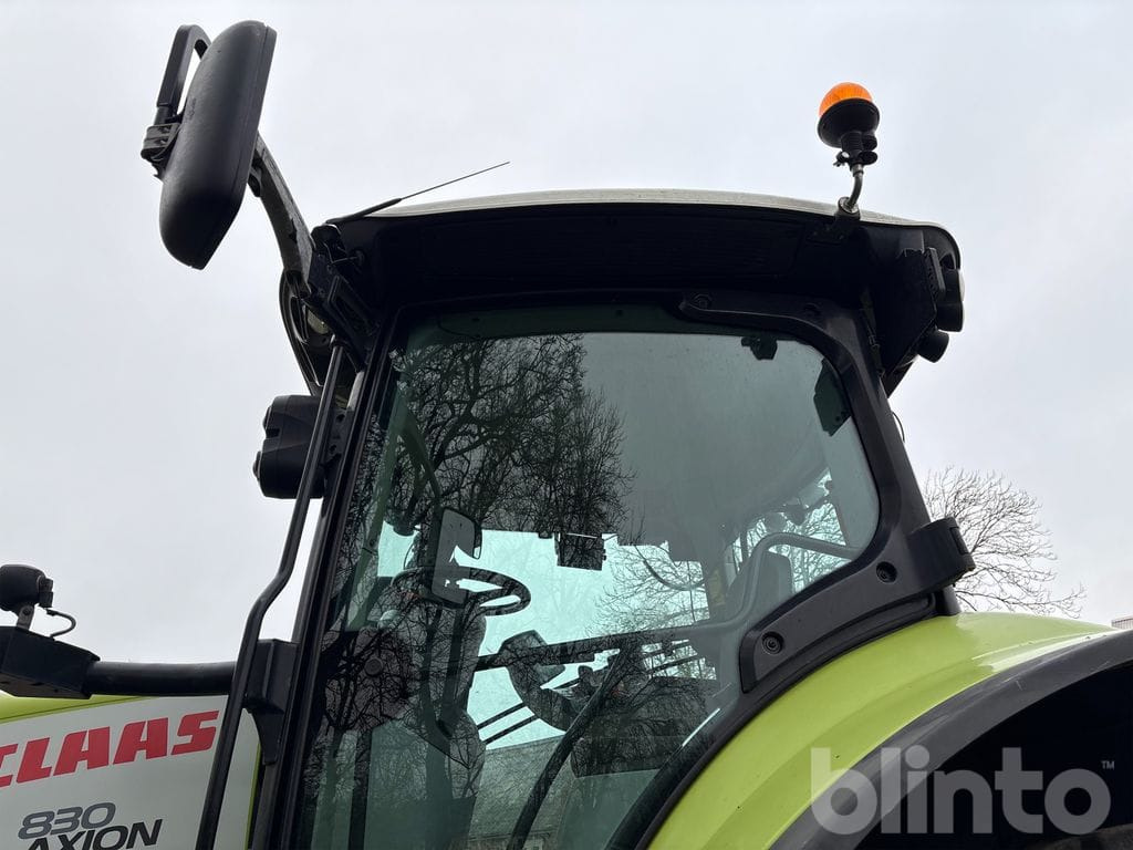 Tractor CLAAS AXION 830