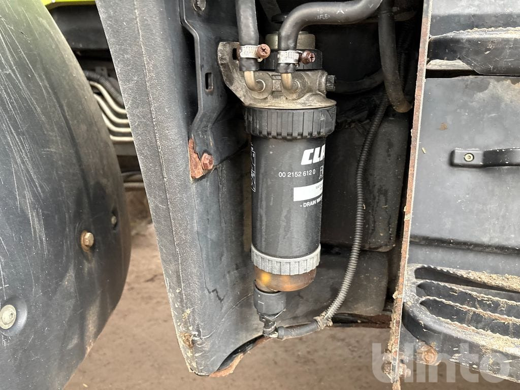 Tractor CLAAS AXION 830