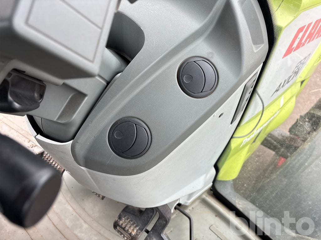 Tractor CLAAS AXION 830