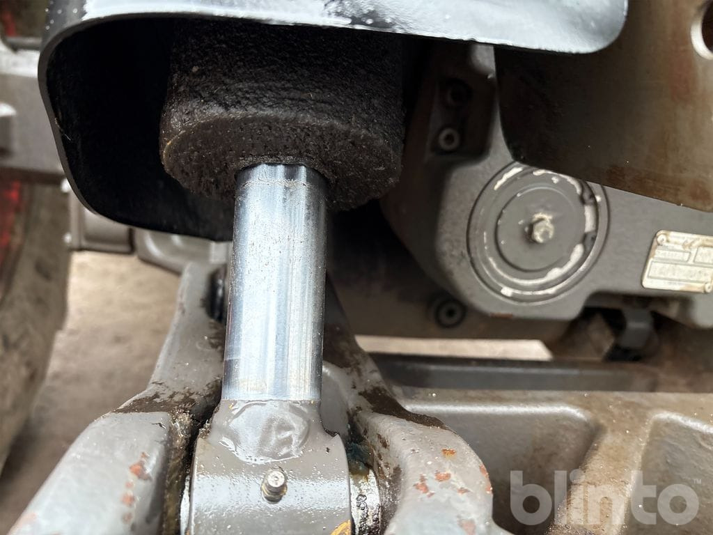 Tractor CLAAS AXION 830