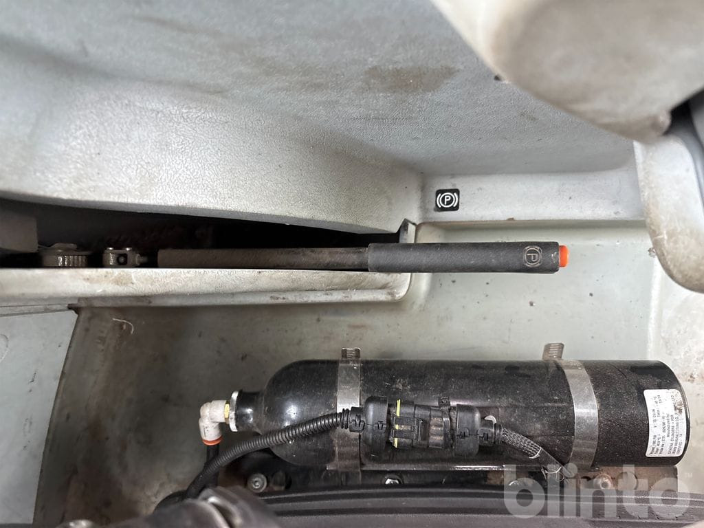 Tractor CLAAS AXION 830