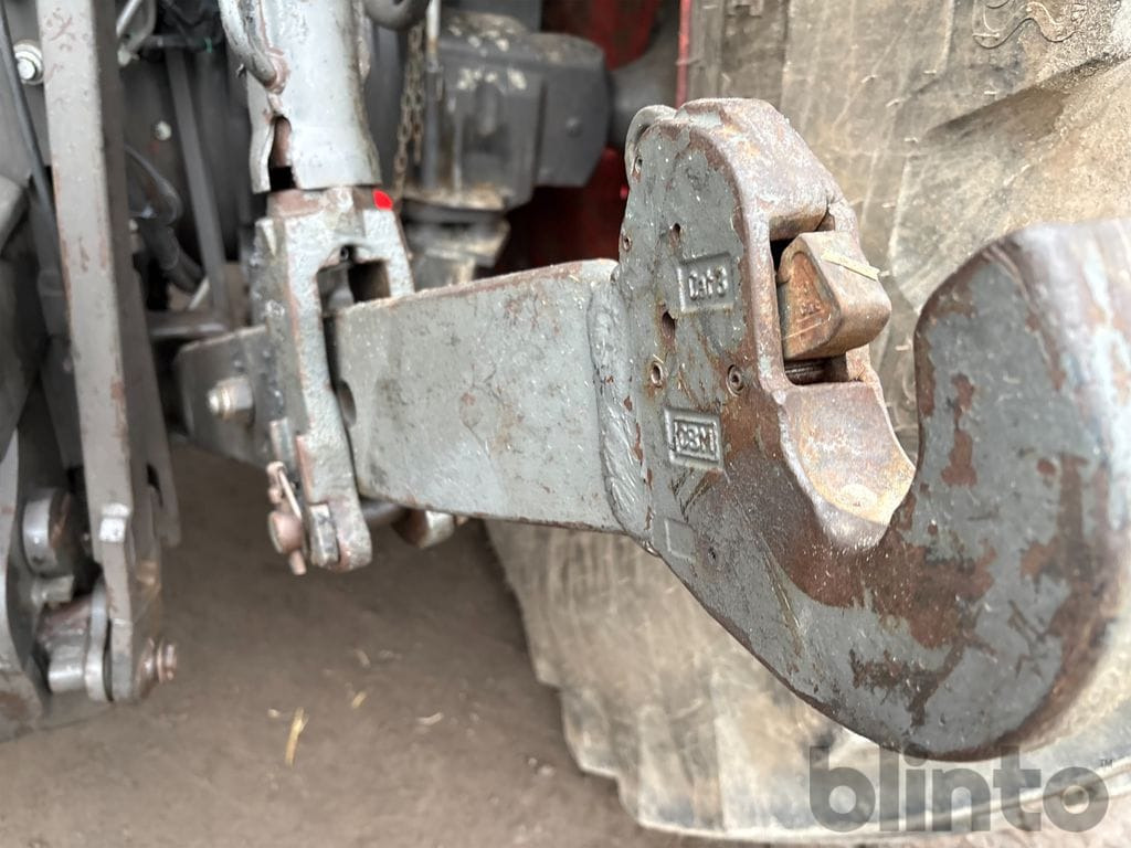 Tractor CLAAS AXION 830