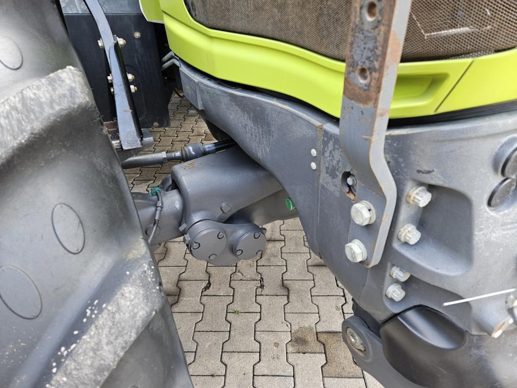 Tractor CLAAS AXION 830 CMATIC